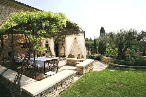 Exclusivité sur Gordes, ensemble de 1850 en pierre avec piscine.